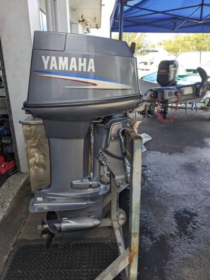 Yamaha 40 HP 2-Stroke Tiller Steer Outboard Motor